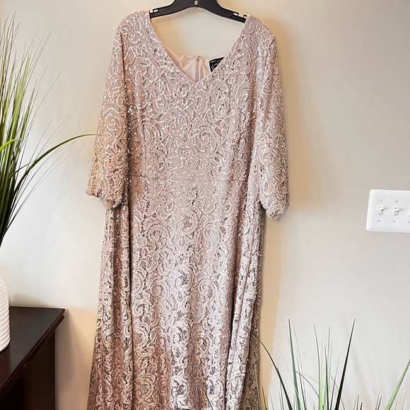 Alex Evenings Gold Size 22w Midi Length Fit and Flare - Picture 4 of 8